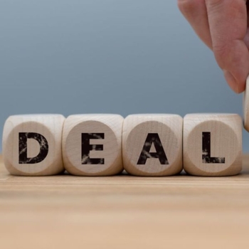 Deal Übernahme Kauf Quadrat Foto iStock Fokusiert